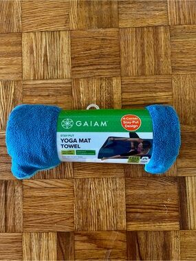 GAIAM Blue Stay-Put Yoga Mat Towel NWT